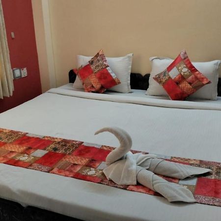 The Tavern Orchid Hotel 加尔各答 外观 照片